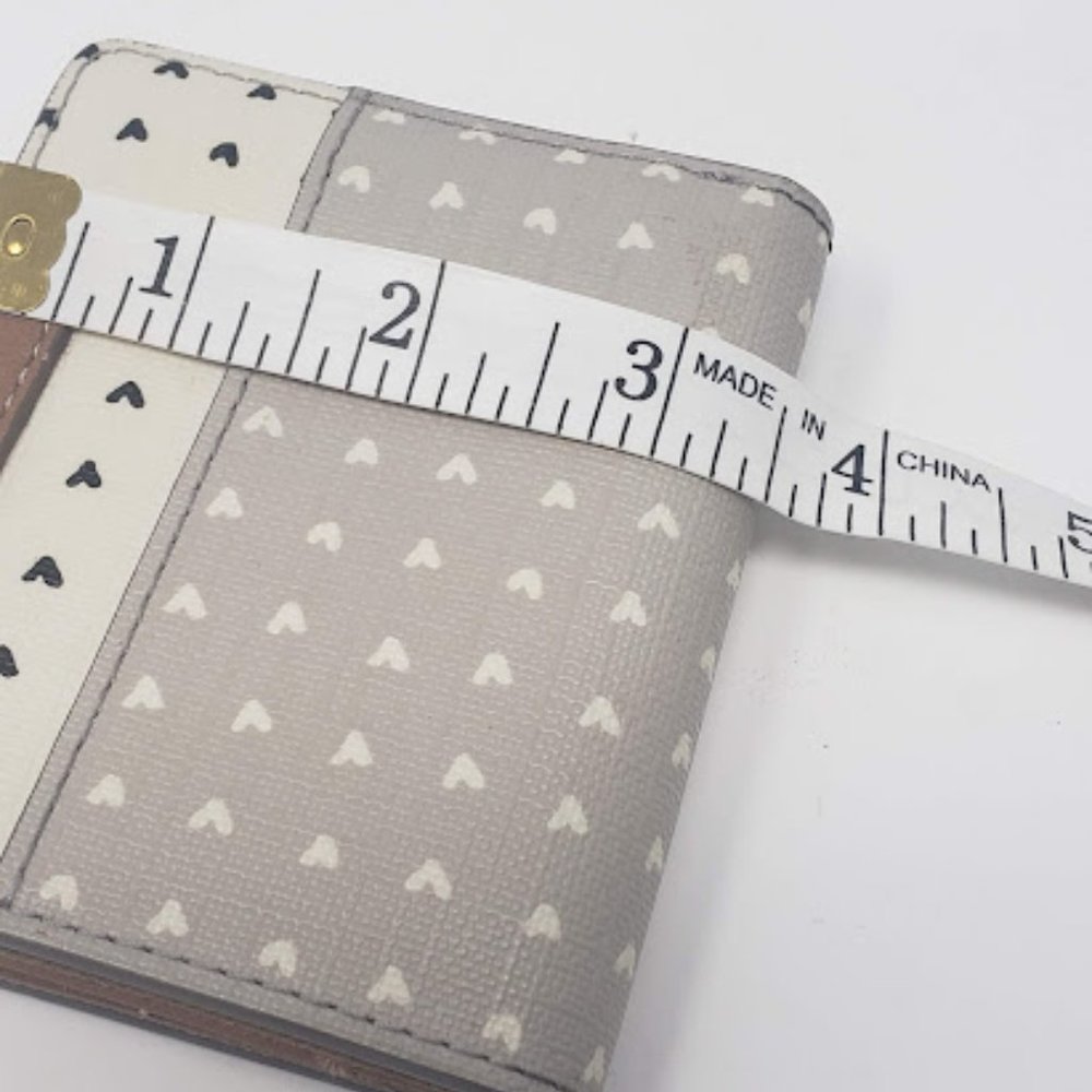 Fossil Gray And Cream Heart Pattern Wallet - image 8